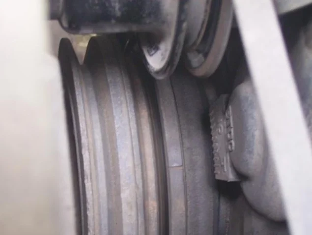 метки на шкиве Mazda